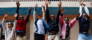 Springende Kinder in Haiti