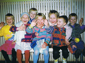 Kinder im Waisenheim Tilsi